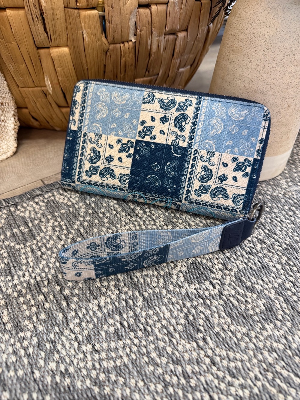 New Wrangler Women’s Patchwork Paisley Wallet Wristlet Wallet Boho Western Large - Picture 8 of 16